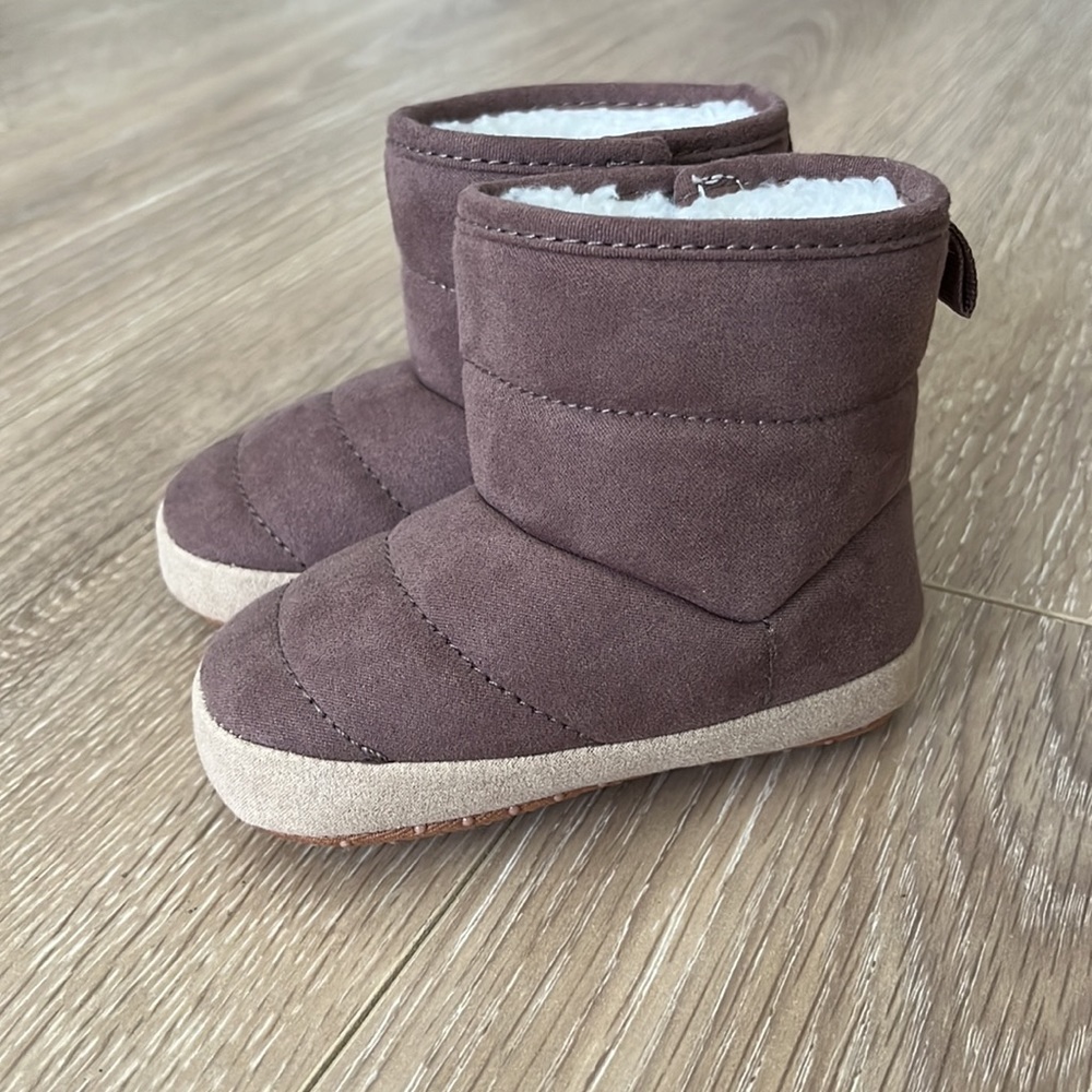 NEW Old Navy Sherpa-Lined Mauve Baby Booties (12-18 mos)